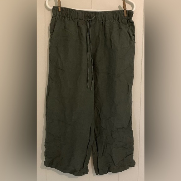 (3 for $20)Abercrombie & Finch, casual black cropped pants size med - Picture 1 of 9